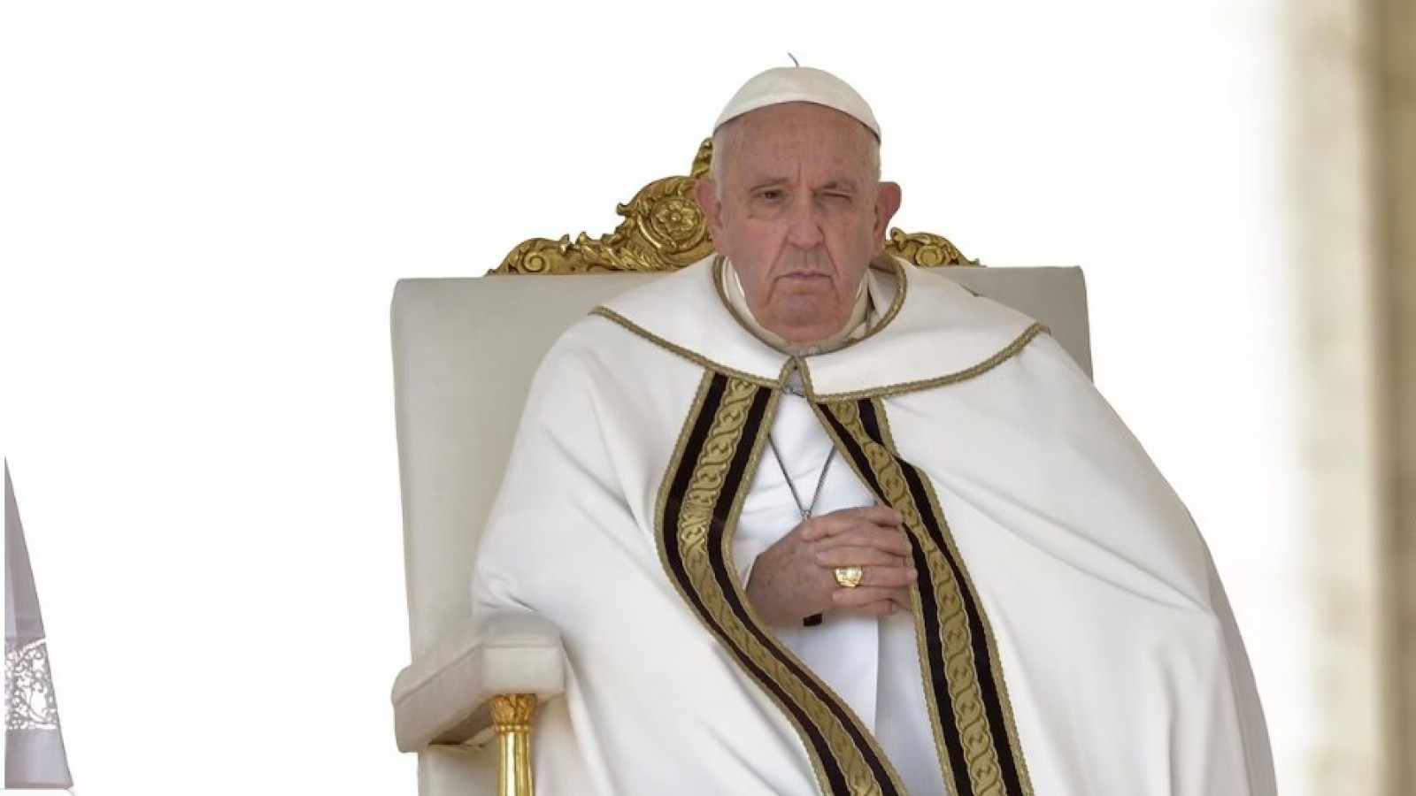 El Papa Francisco pasó una noche tranquila y muestra mejorías en su salud