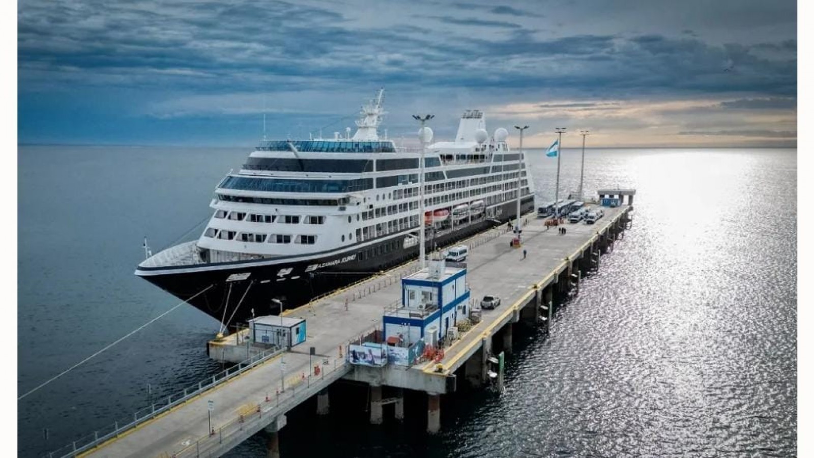 Puerto Madryn recibe el exclusivo Azamara Journey con más de 600 pasajeros a bordo