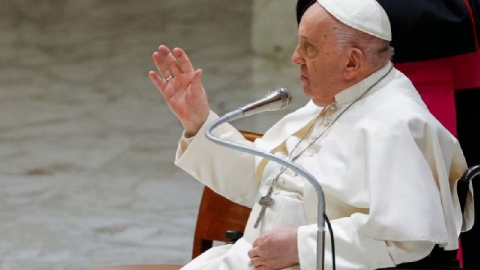 El Papa Francisco permanece estable y volvió a recibir oxígeno