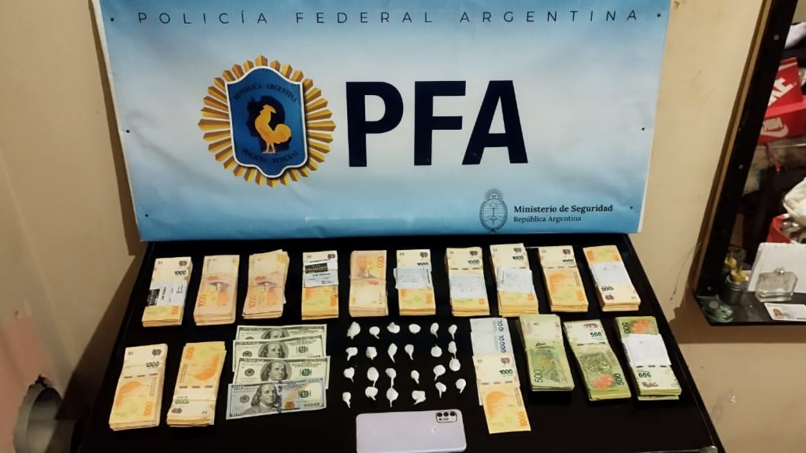 Desbaratan banda de narcomenudeo en Puerto Madryn: operativo con secuestro millonario