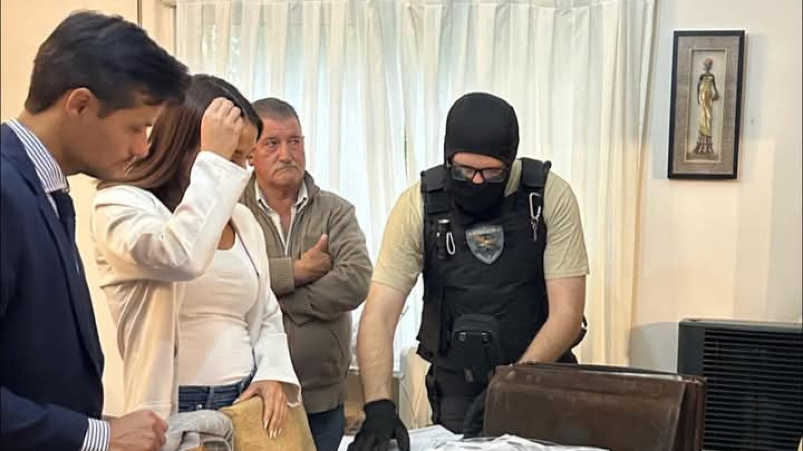 Quedó detenido un reconocido médico por falsificación de firmas en certificados