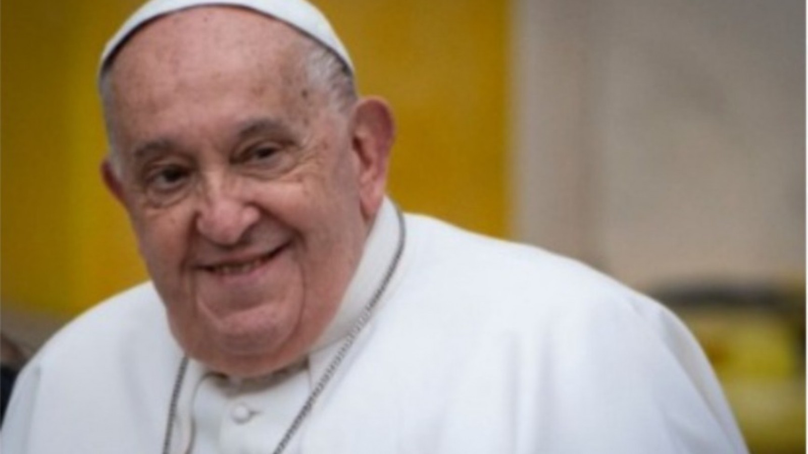 El Papa Francisco sigue mejorando y los médicos confirman su estabilidad