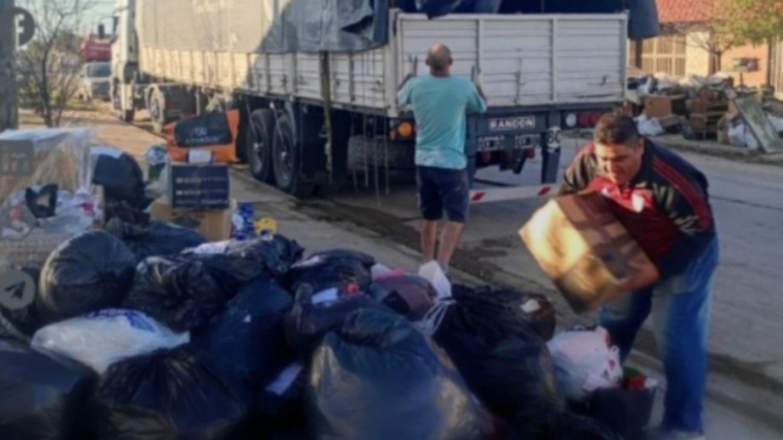 Donaciones de Trelew y Gaiman llegaron a Bahía Blanca para ayudar tras el temporal