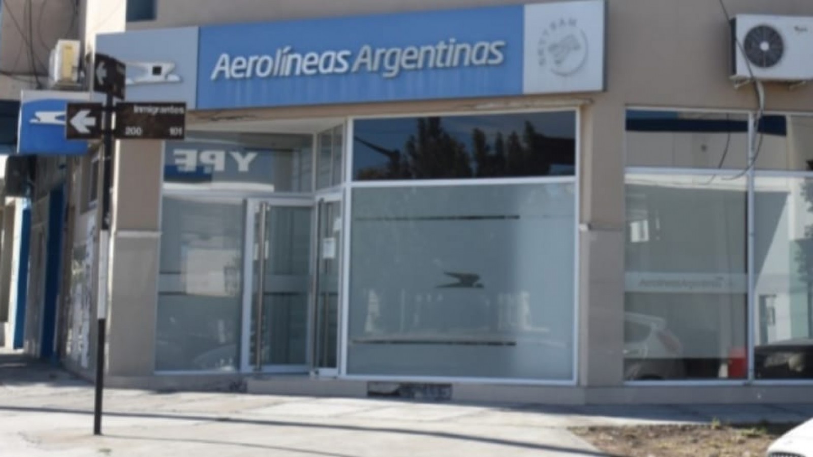 Aerolíneas Argentinas cerrará su oficina en Trelew y atenderá solo en el aeropuerto