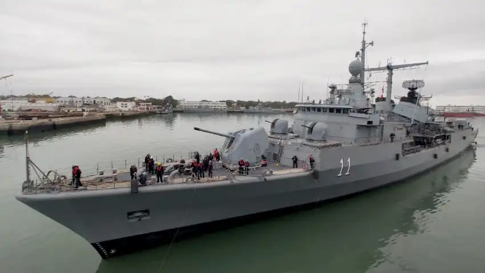 El Destructor ARA La Argentina llegó a Puerto Madryn y podrá ser visitado
