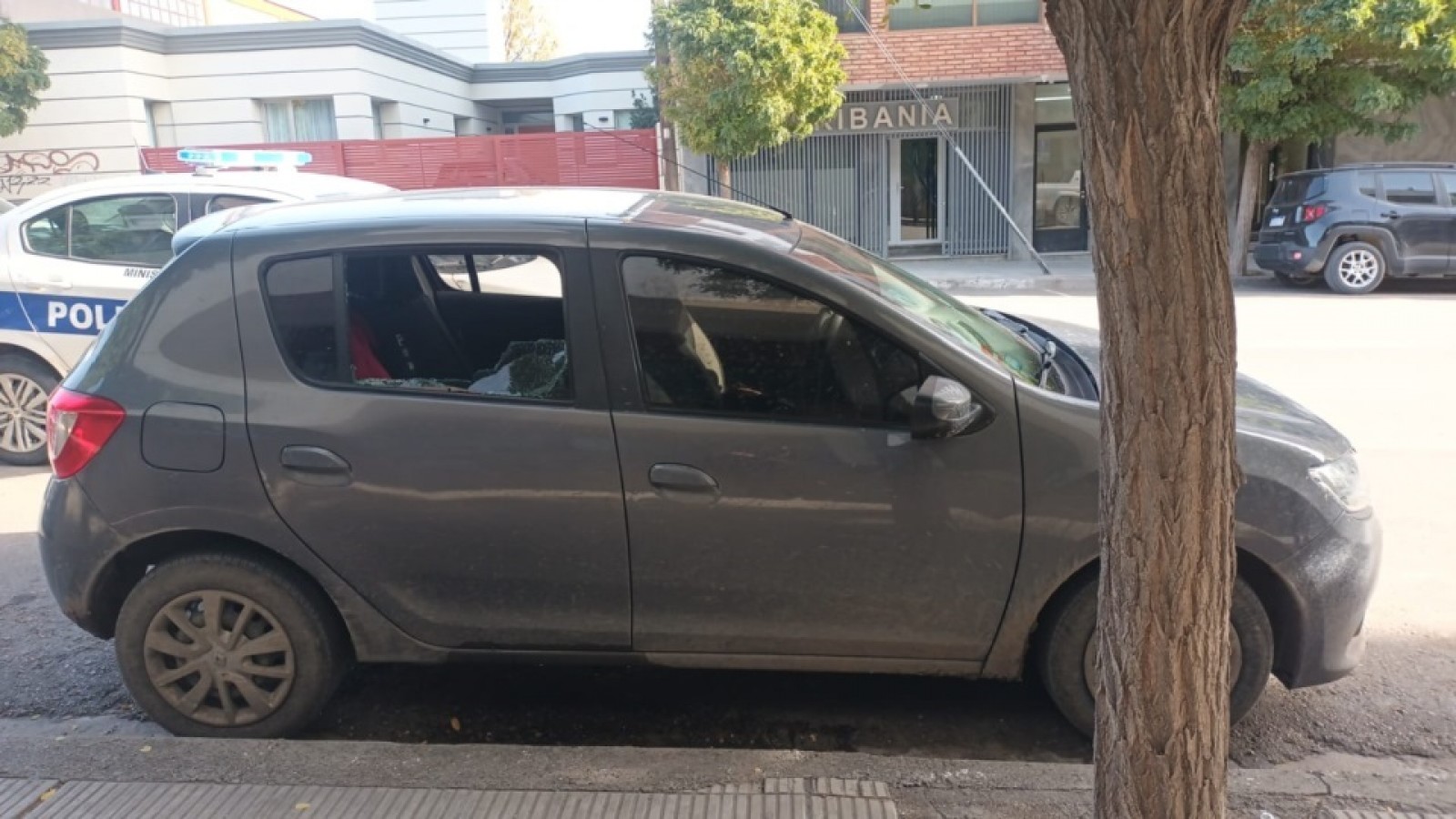 Dos niños de 11 y 12 años demorados por robar una notebook de un auto en el centro de Trelew
