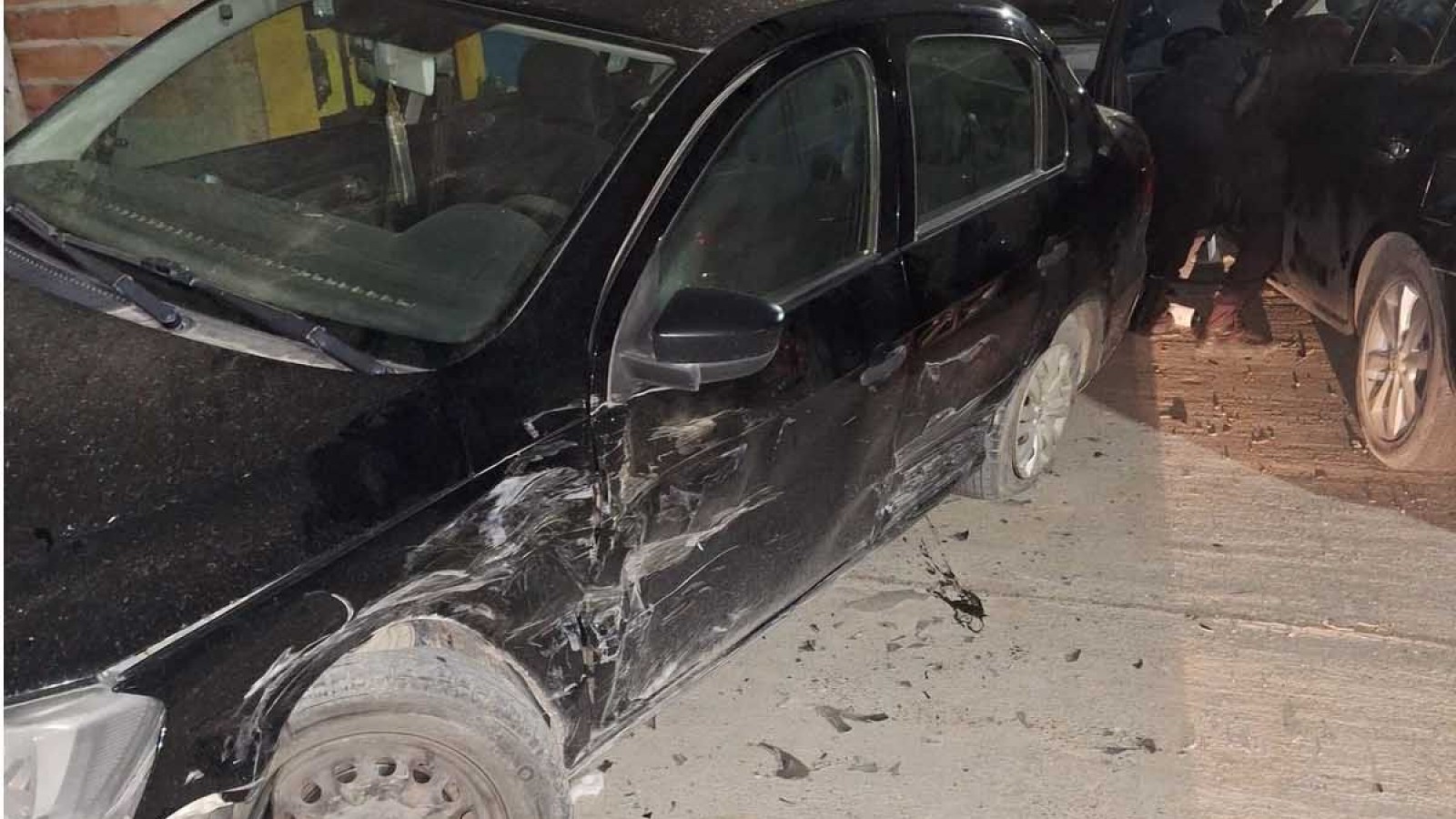 Descontrol al volante: cruzó en rojo, manejó en contramano y chocó varios autos