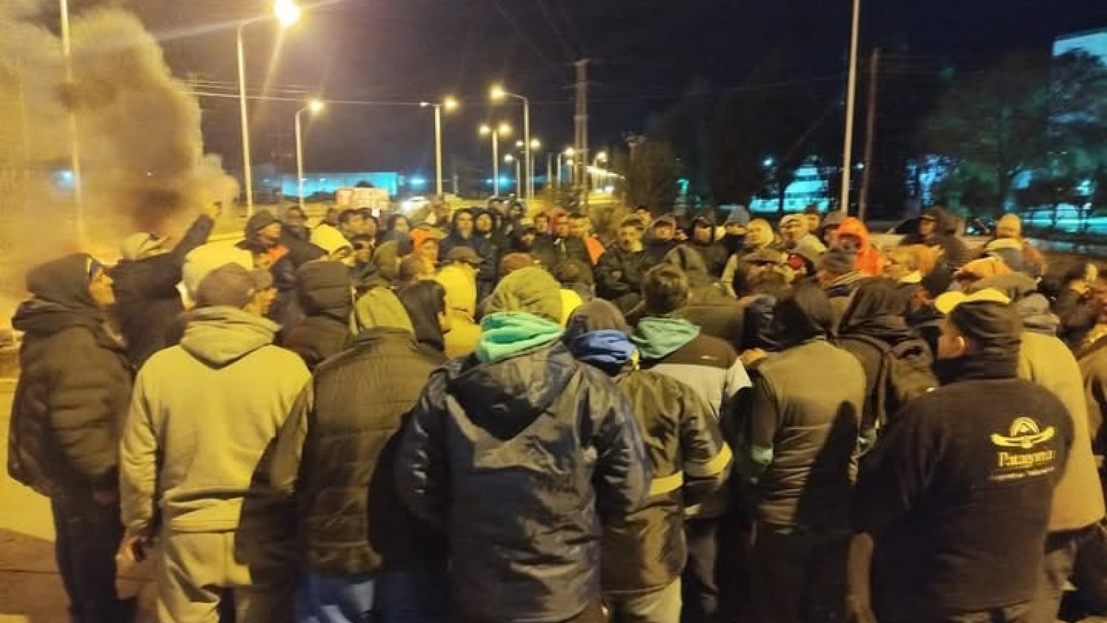 Protesta de marineros en Puerto Madryn: quemas y cortes por el conflicto del langostino