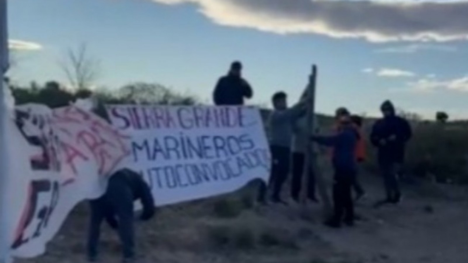 Marineros de Sierra Grande se sumaron a la protesta contra el recorte salarial en la pesca