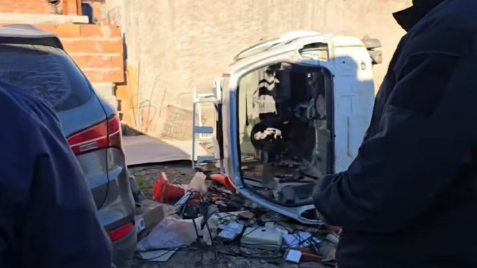 Trelew: desmantelaron un "agujero negro" de vehículos robados en barrio Los Pensamientos