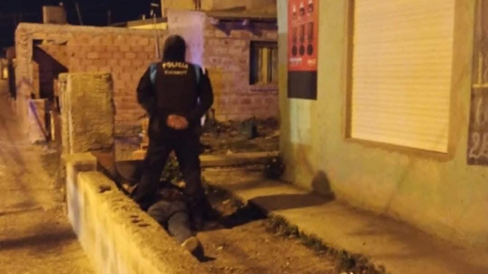 Intentó ingresar a un comercio en Rawson y fue golpeado por vecinos: terminó en el hospital