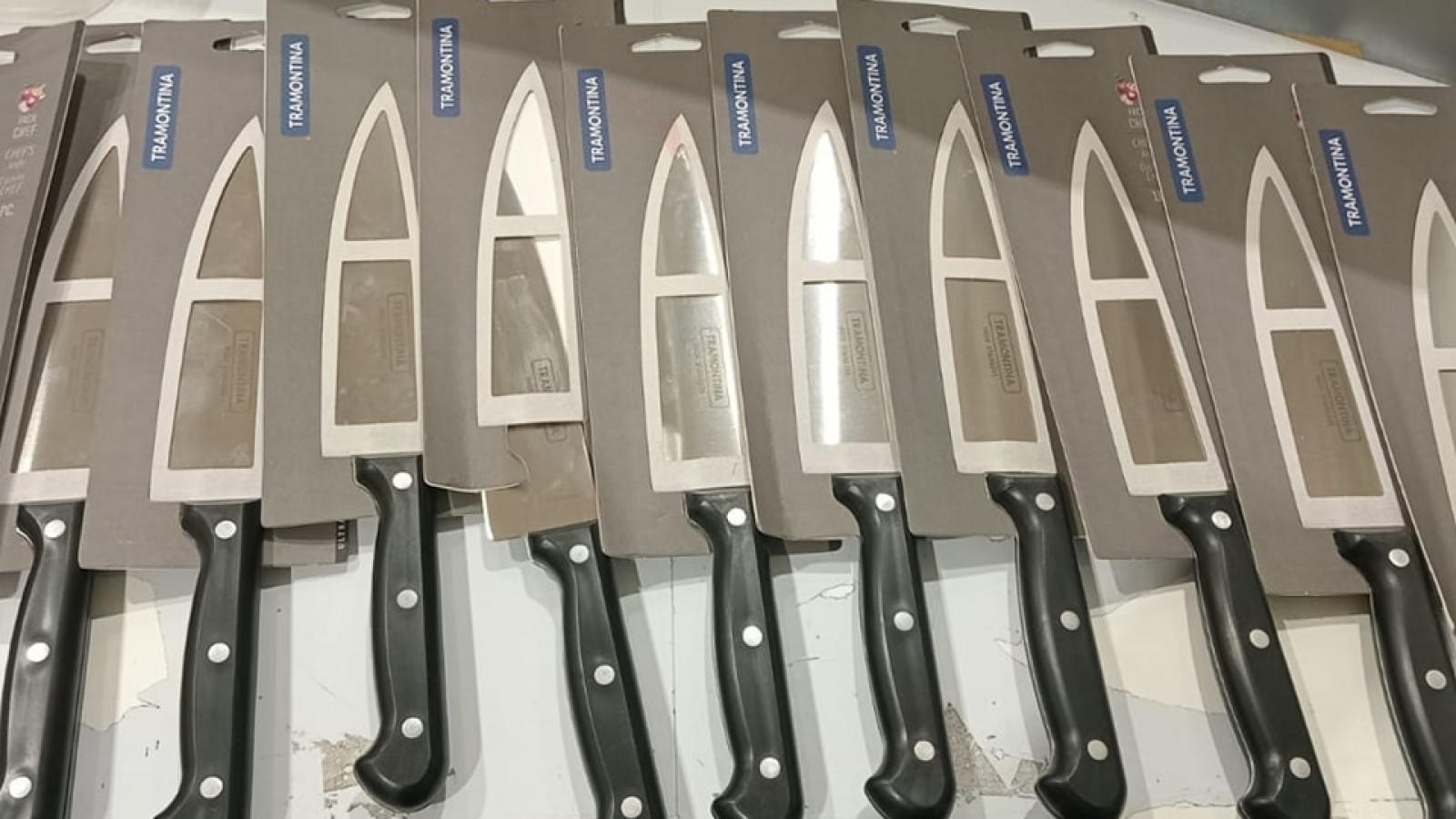 Intentó robar once cuchillos en un supermercado de Trelew y fue detenido