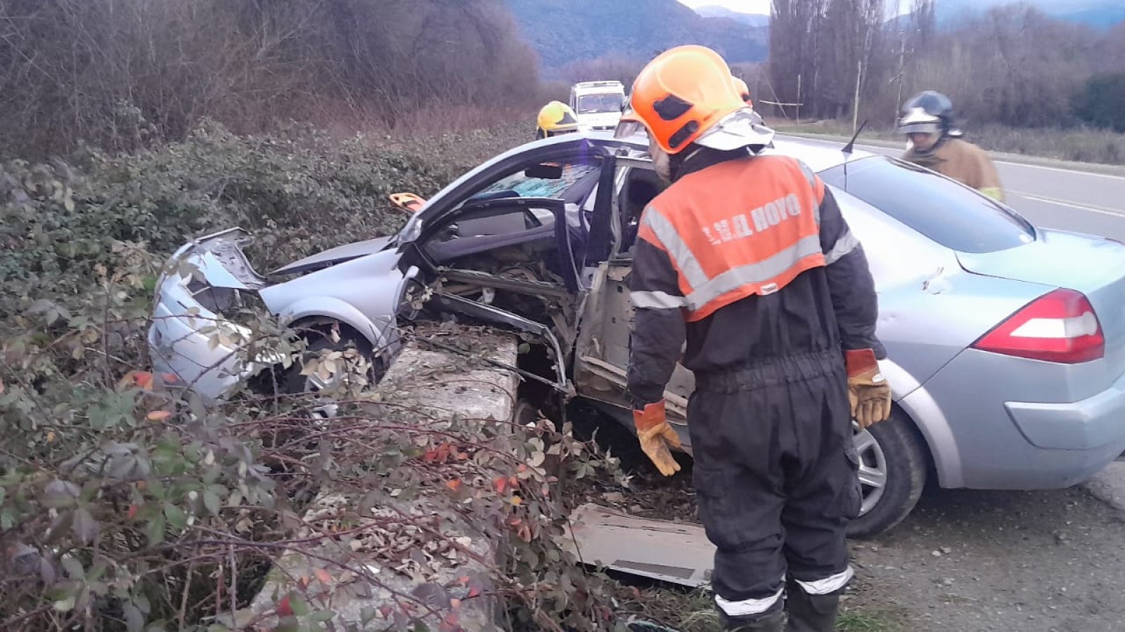 Despiste en Ruta 40: un auto chocó contra un muro en El Hoyo y hubo un herido