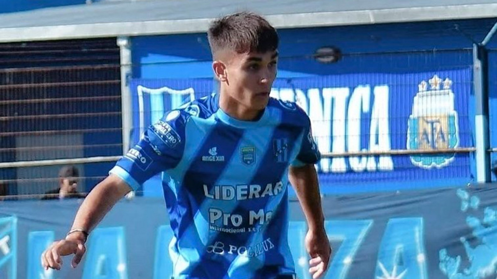 Dolor en el fútbol argentino: murió un jugador de 18 años durante una operación