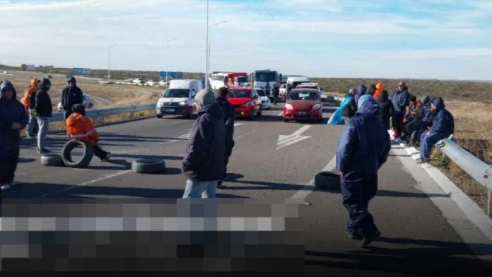 Trabajadores marítimos mantienen acampe en Puerto Madryn en rechazo a recorte salarial del 30%