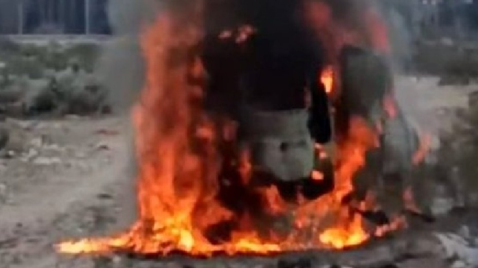 Robaron y prendieron fuego un utilitario de logística en Trelew