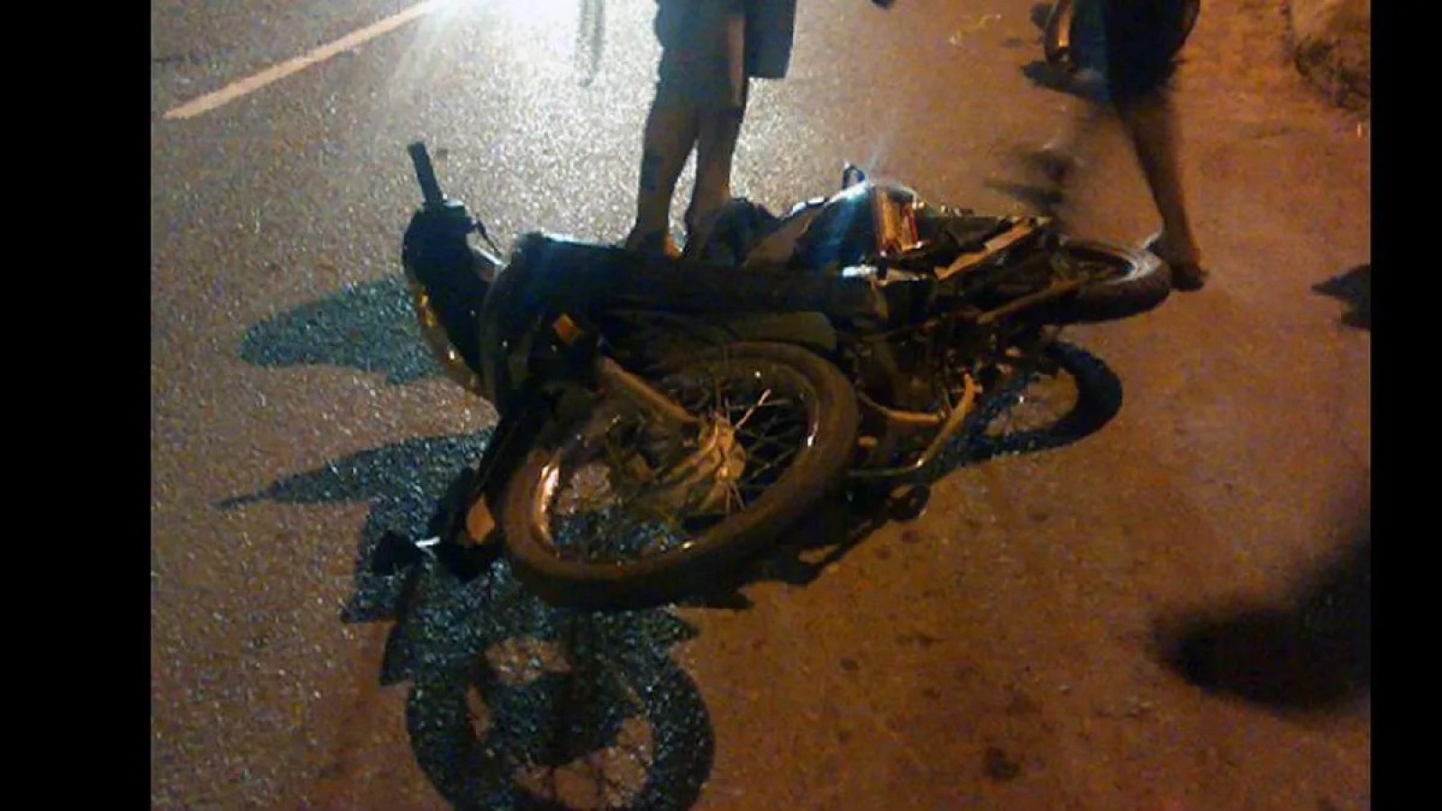 Persecución en el Barrio Sur: huía en moto robada y terminó chocando