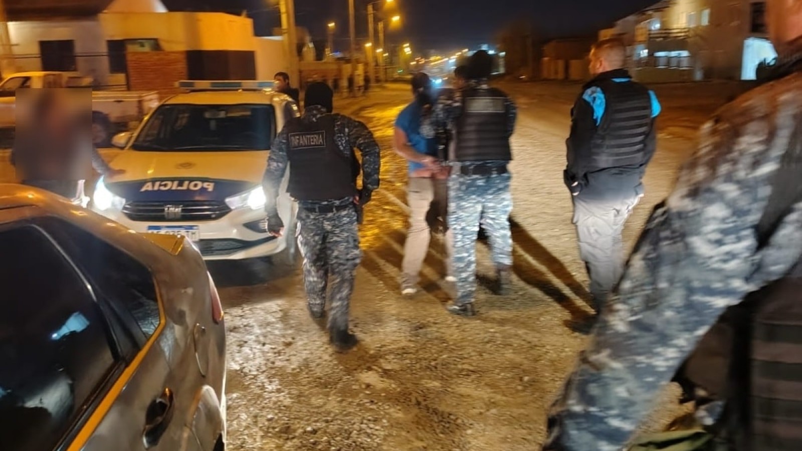 Tensión en el barrio Pujol I: una mujer pidió auxilio desde un auto y detuvieron al conductor