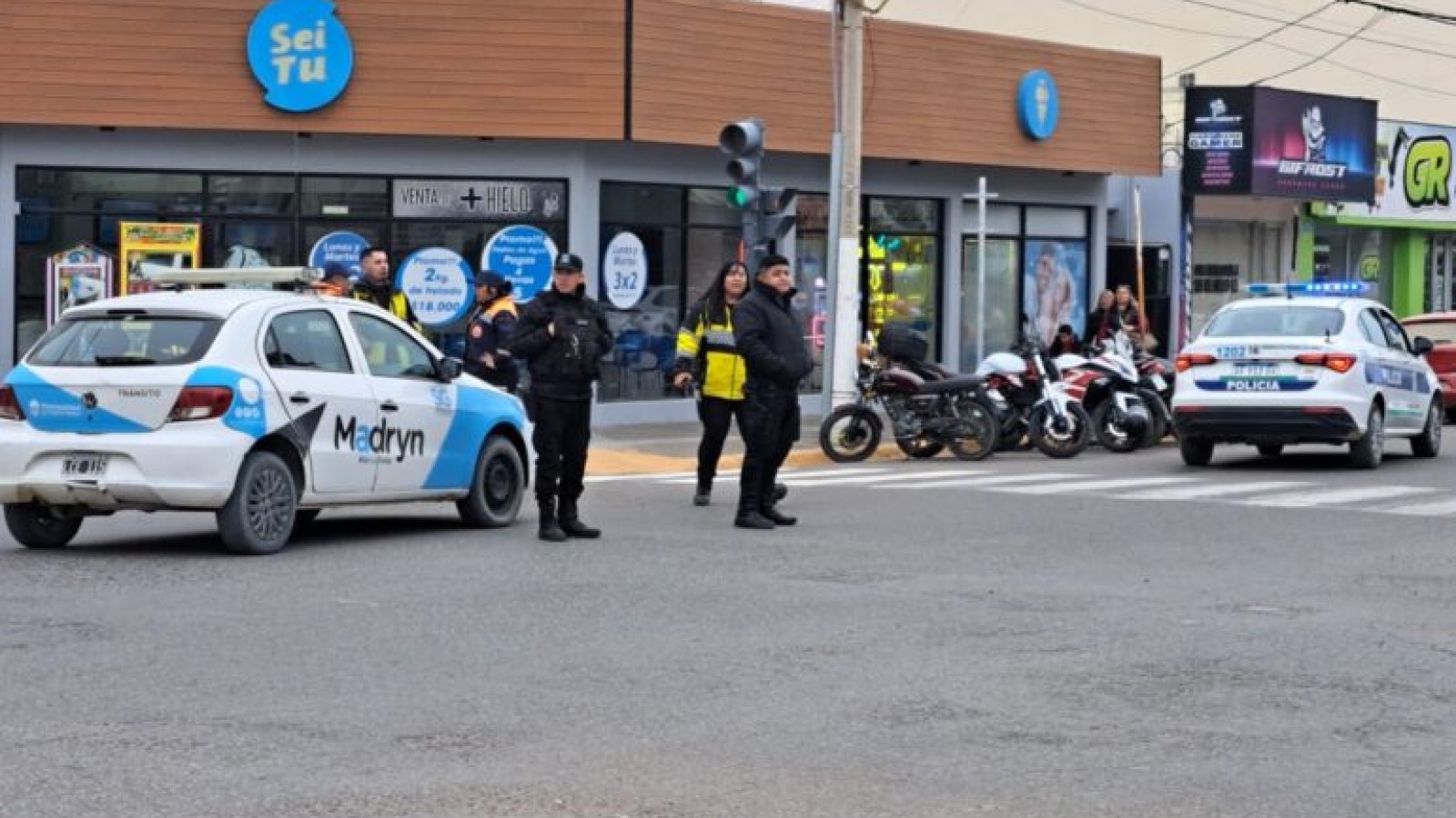 Una mujer fue atropellada mientras cruzaba por la senda peatonal