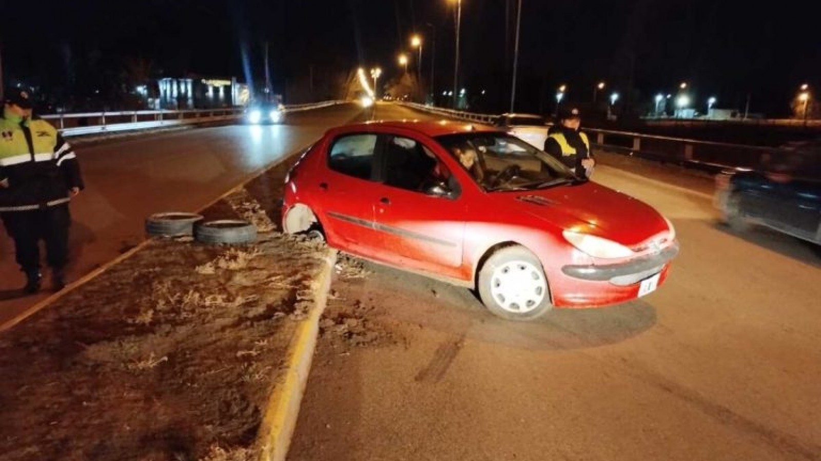 Una joven de 26 años en estado de ebriedad se accidentó en Ruta 25