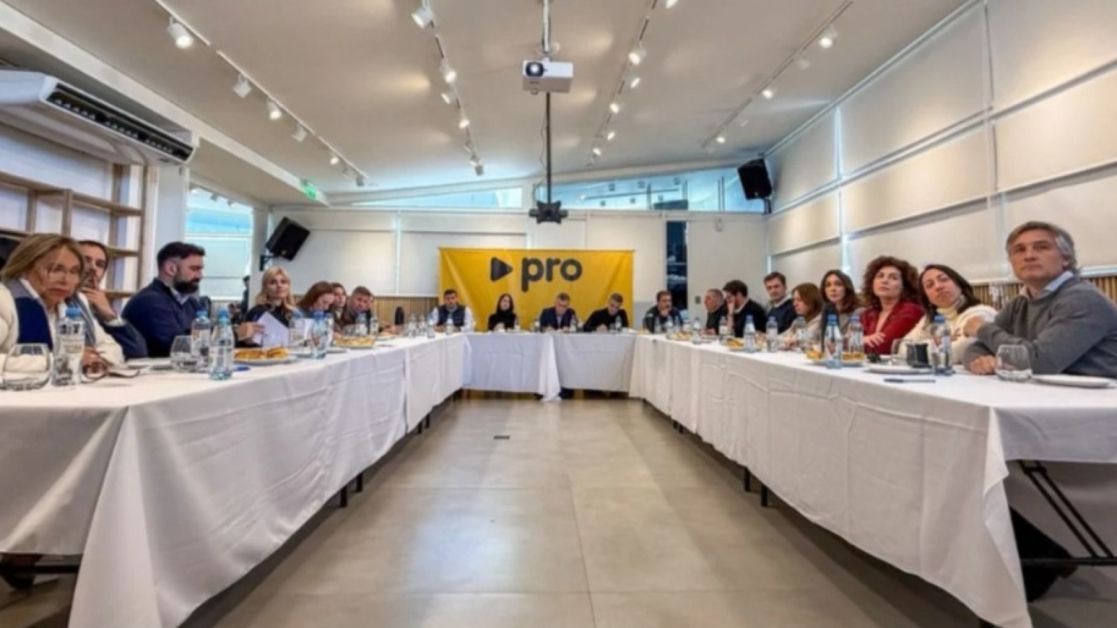 Nacho Torres y Ana Clara Romero se suman a la mesa chica del PRO en la negociación con La Libertad Avanza