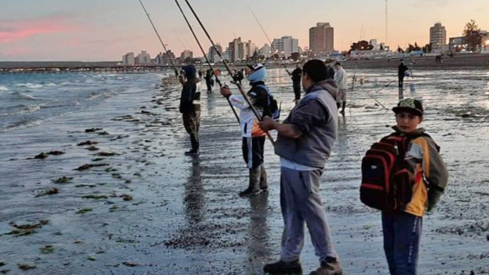 Denuncian candados en playas de Chubut y exigen a la Provincia que garantice el ingreso