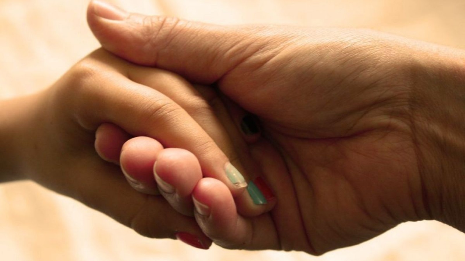 Convocan a familias para dos adolescentes de 15 años que buscan un hogar