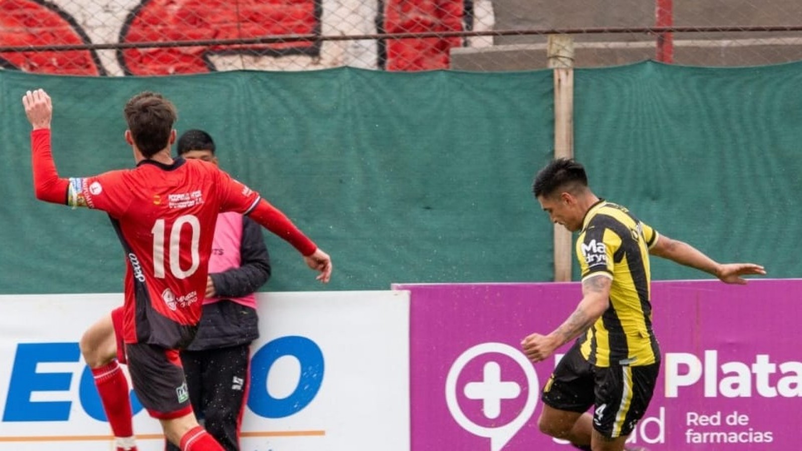 Madryn perdió 2-1 con Maipú y cortó un invicto de 15 partidos, pero sigue puntero