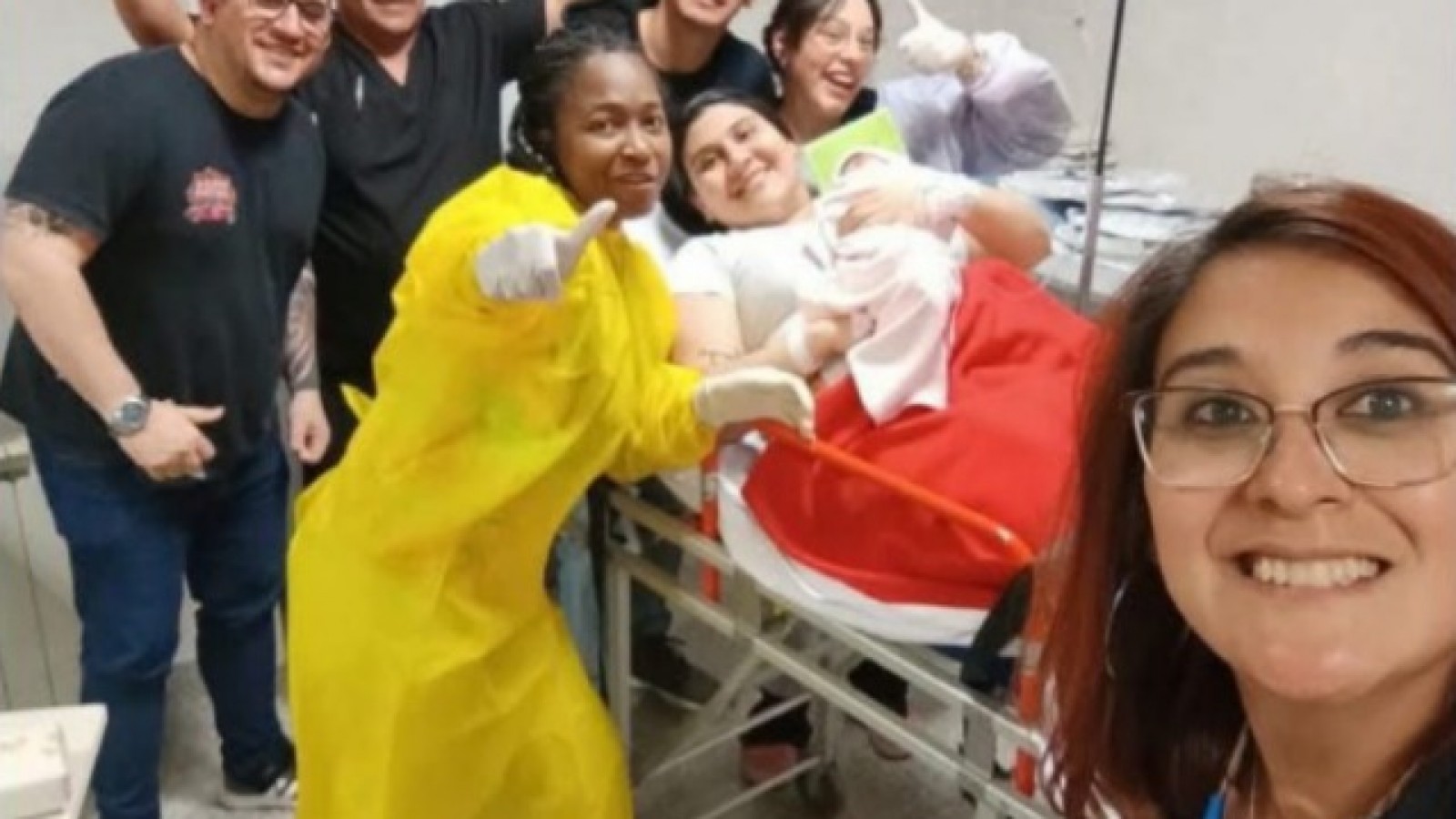 Profesionales del Hospital de Tecka realizaron con éxito un parto de urgencia durante una derivación
