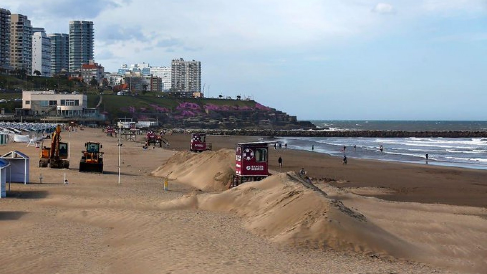 Horror en Mar del Plata: hallan el cuerpo de una mujer en la playa Luna Azul