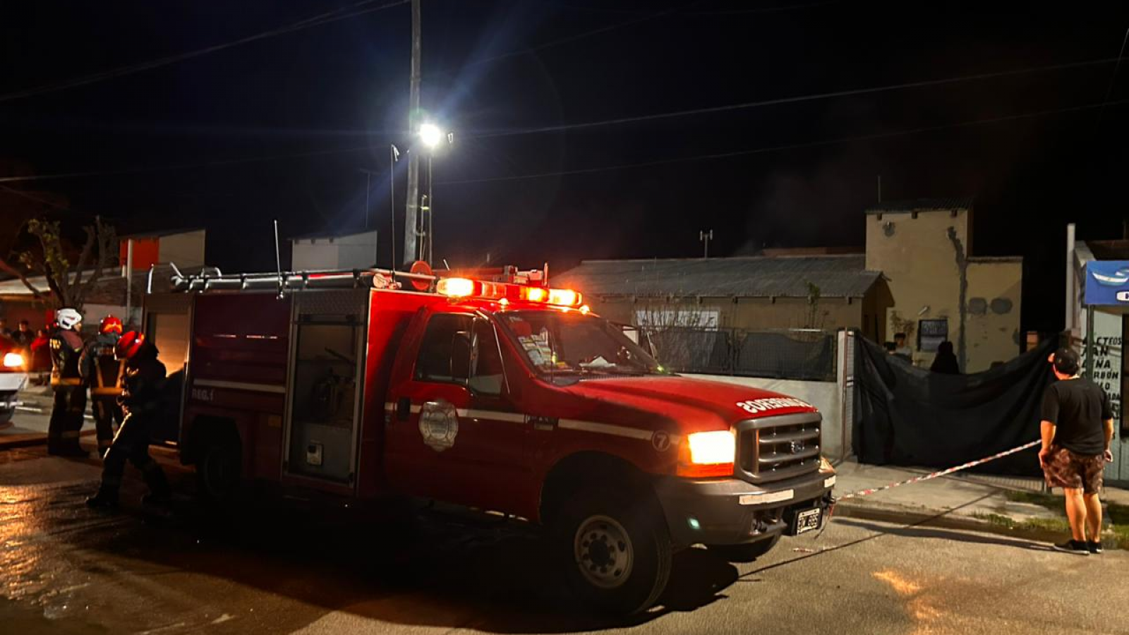 Un incendio destruyó por completo un quincho en Rawson