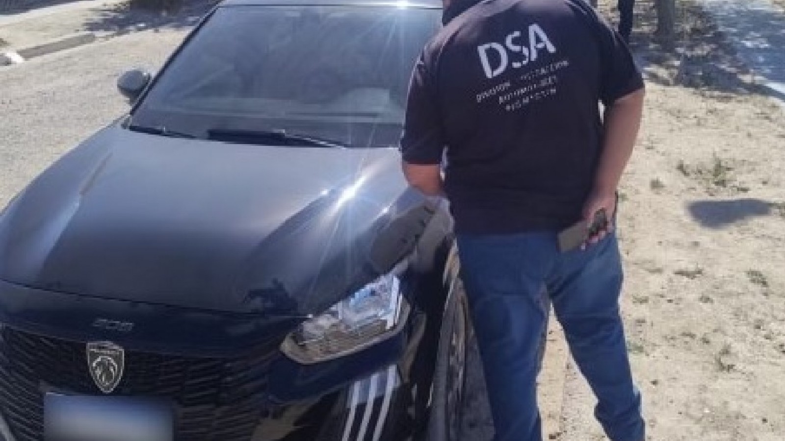 Puerto Madryn: Circulaba en la ciudad con una patente sospechosa, lo detuvieron y descubrieron un "auto mellizo"