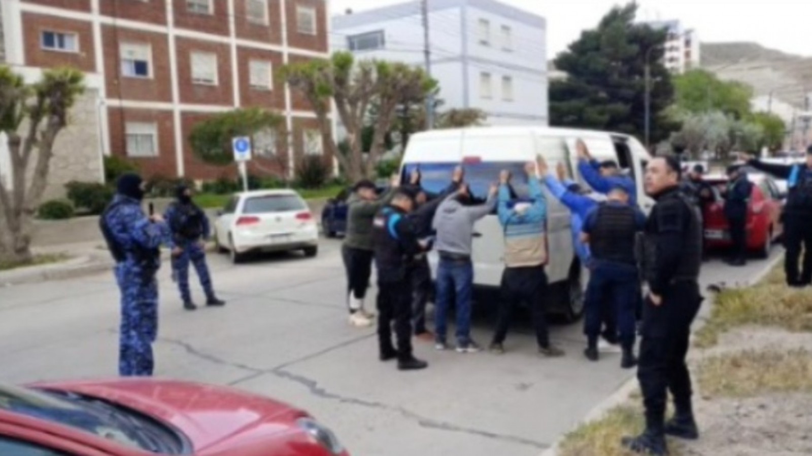 Balearon la Oficina Judicial de Comodoro y hay nueve detenidos