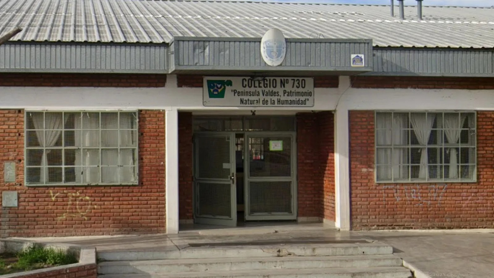 Suspenden las clases en la Escuela 730 tras la explosión de una bomba de olor casera
