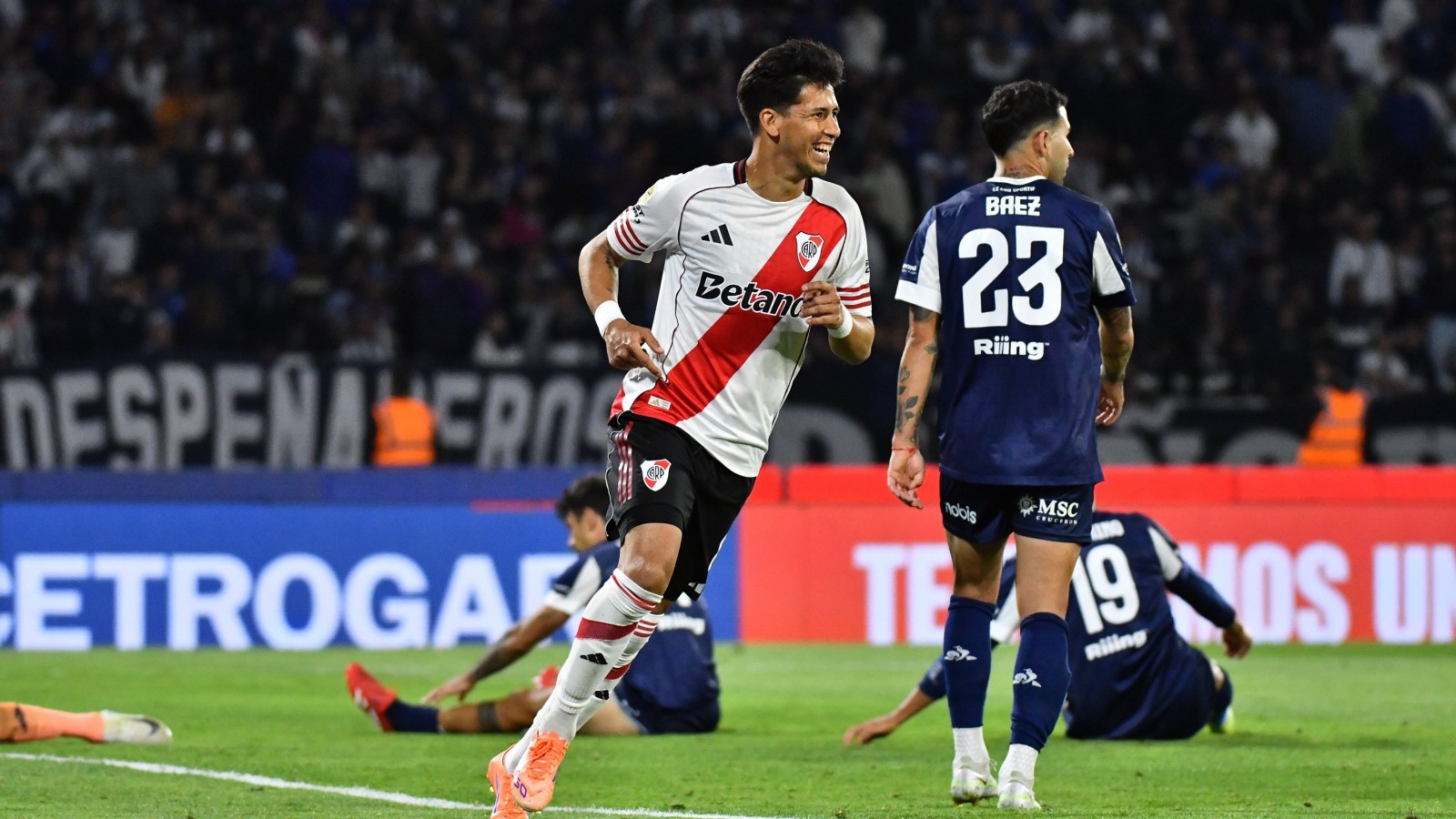 River venció 2-0 a Talleres y cortó su racha negativa en el Torneo Clausura