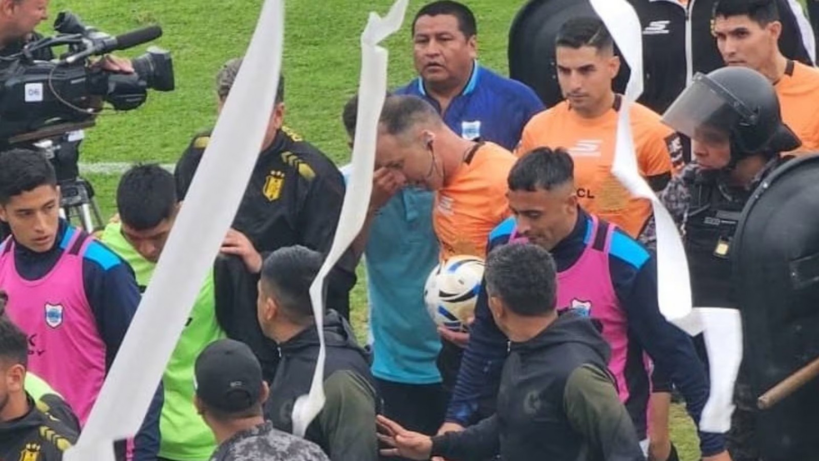 Graves amenazas al árbitro: se suspendió el partido Gimnasia - Madryn