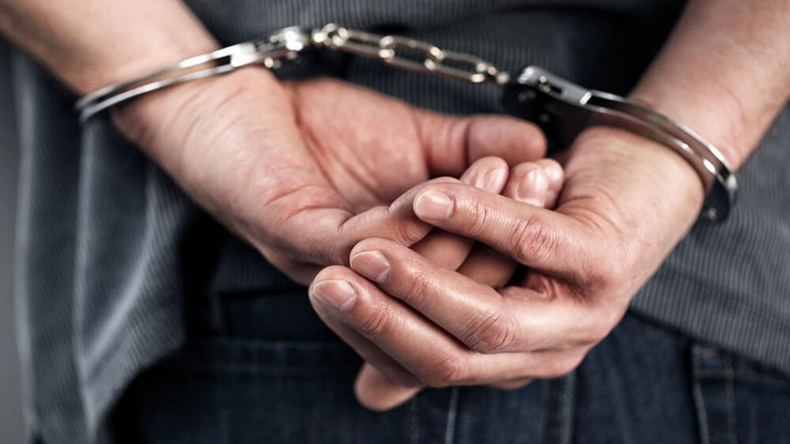 Un hombre con libertad condicional fue hallado fuera de su domicilio y deberá cumplir el resto de la pena en prisión