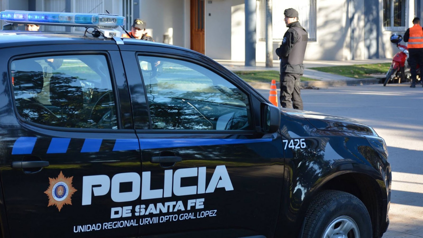 Brutal femicidio en Santa Fe: una mujer fue asesinada frente a sus hijos y el agresor sigue prófugo