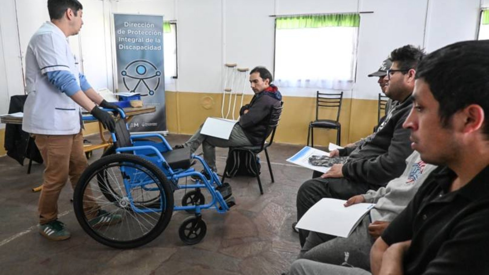 Dieron inicio al taller gratuito de mantenimiento y reparación de sillas de ruedas