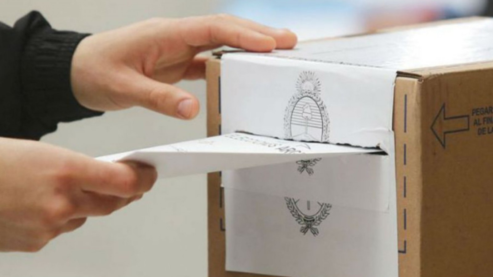 La Justicia sancionará con multas de $77.000 a quienes se saquen fotos con su voto