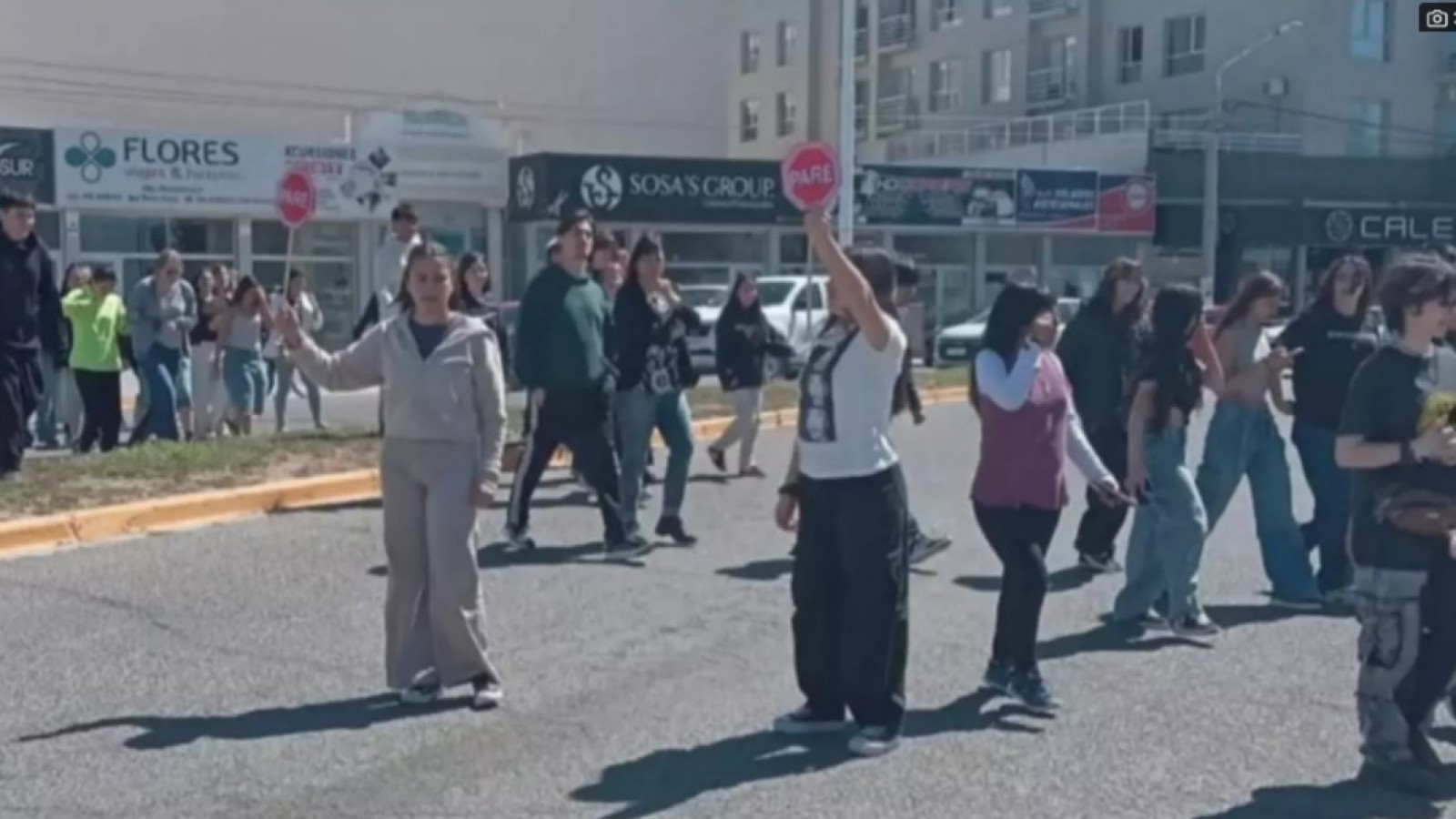 Estudiantes de la Escuela Nº 710 lideraron un simulacro de evacuación junto a Bomberos Voluntarios