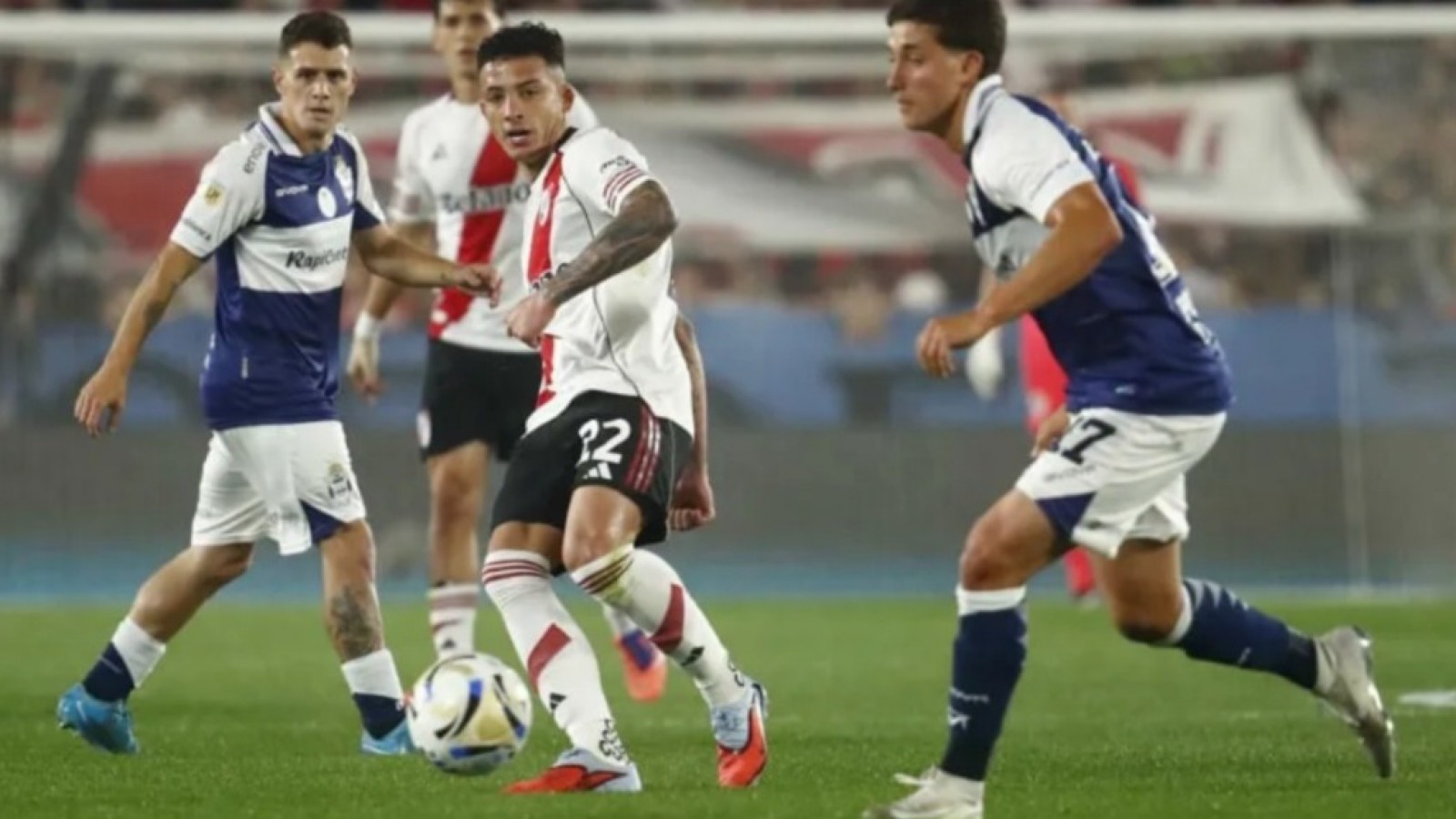 River perdió en casa y los hinchas hicieron temblar el Monumental