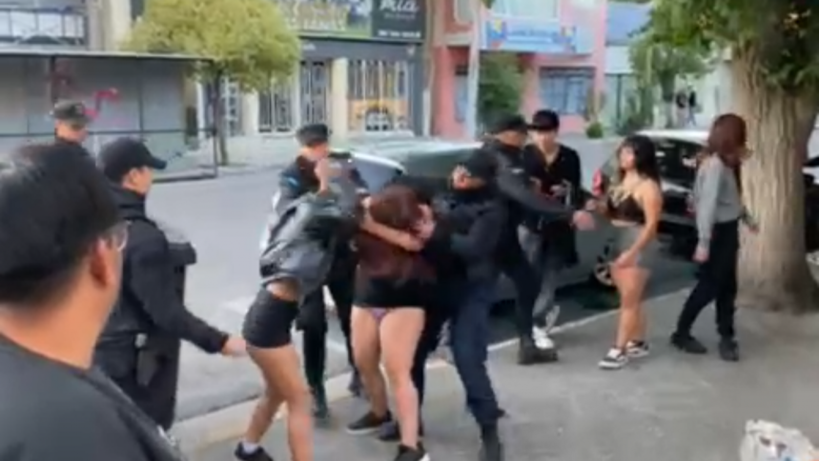 Así fue la pelea entre chicas tras salir del boliche : "¡Dale masa!"