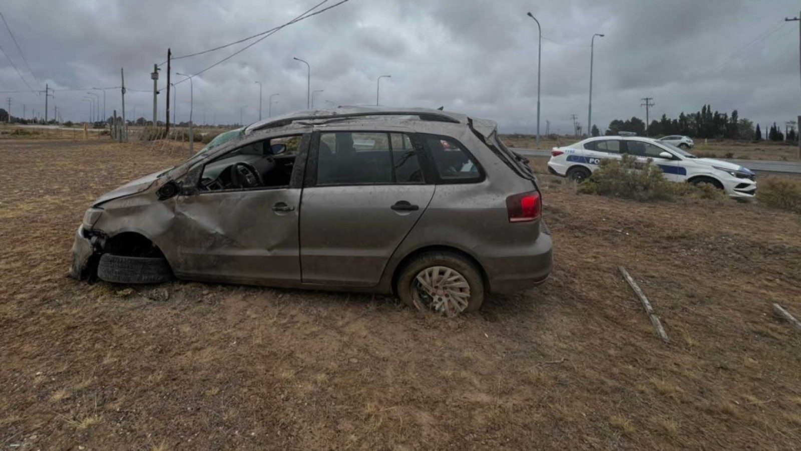 Una Suran volcó en el acceso a Gaiman y cuatro personas resultaron heridas