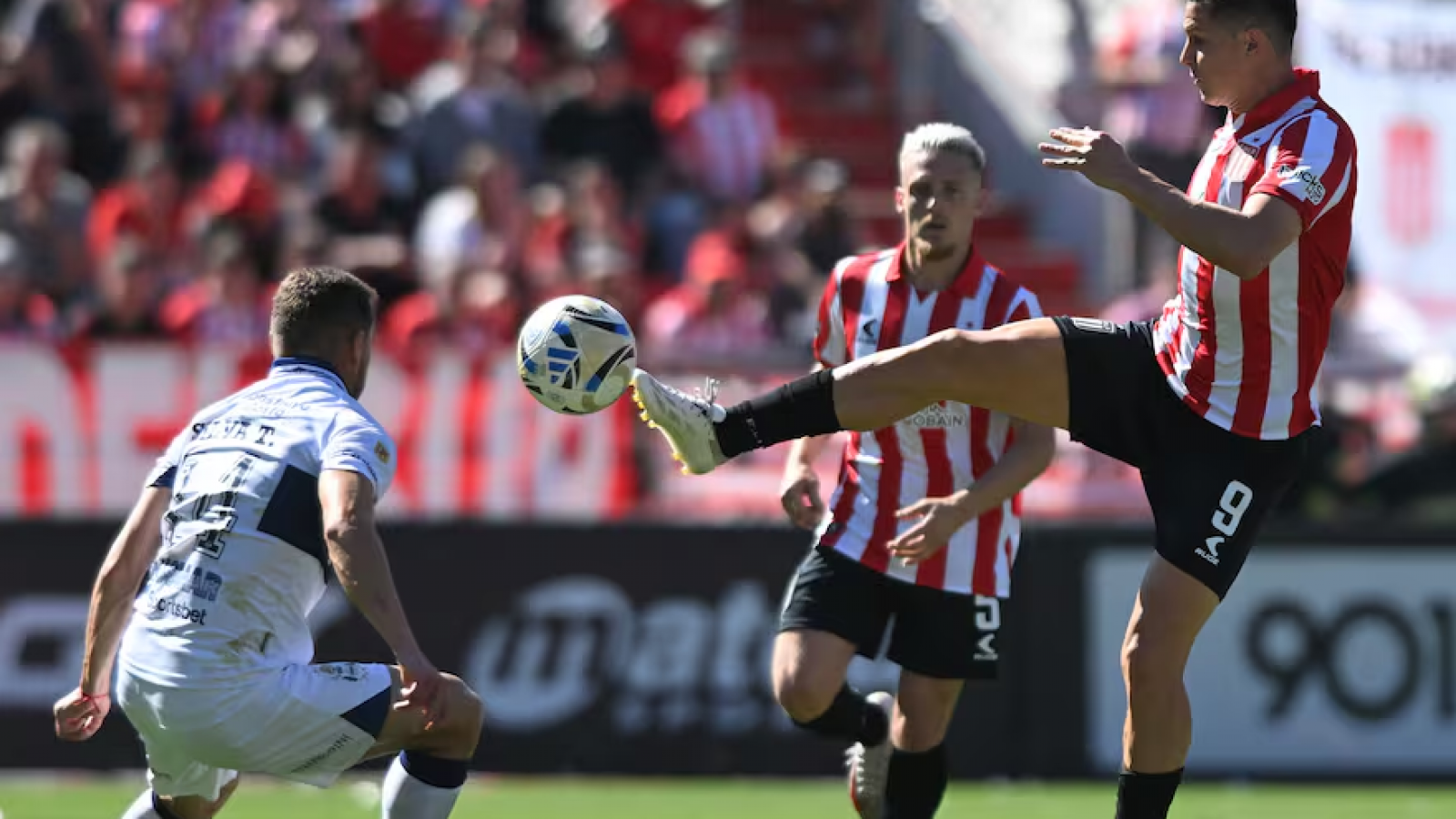 Clásico platense por la semifinal del Clausura: hora, TV y formaciones
