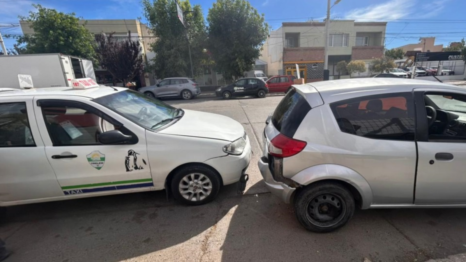 Huyó tras provocar un choque en cadena y dejar una mujer lesionada