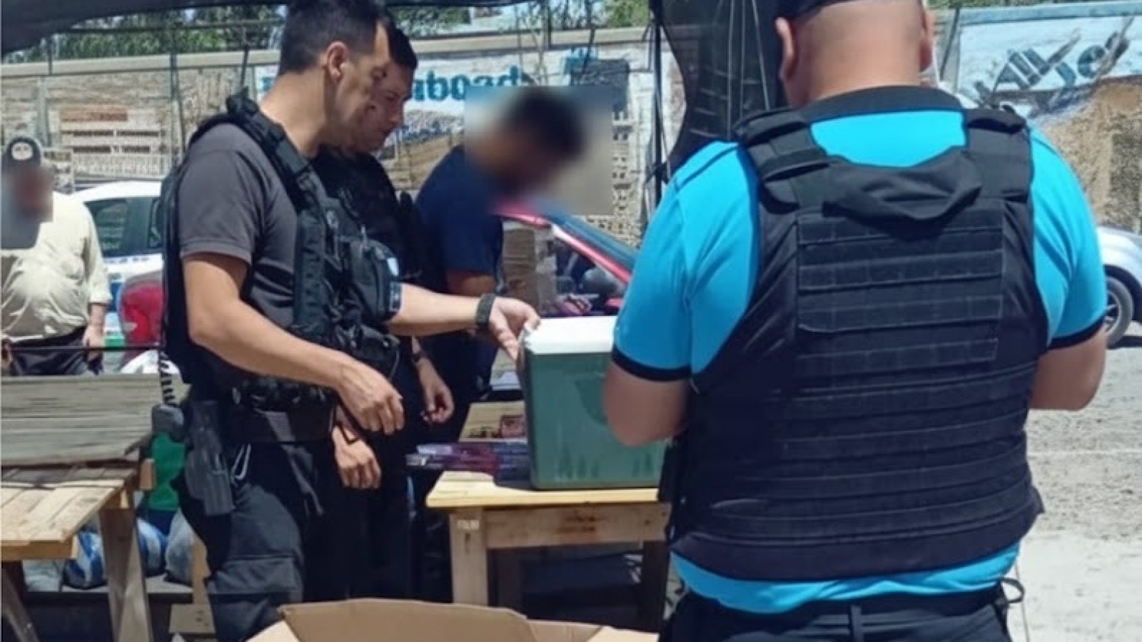 Trelew: Desactivaron un "arsenal" de pirotecnia ilegal en plena feria del barrio San Martín
