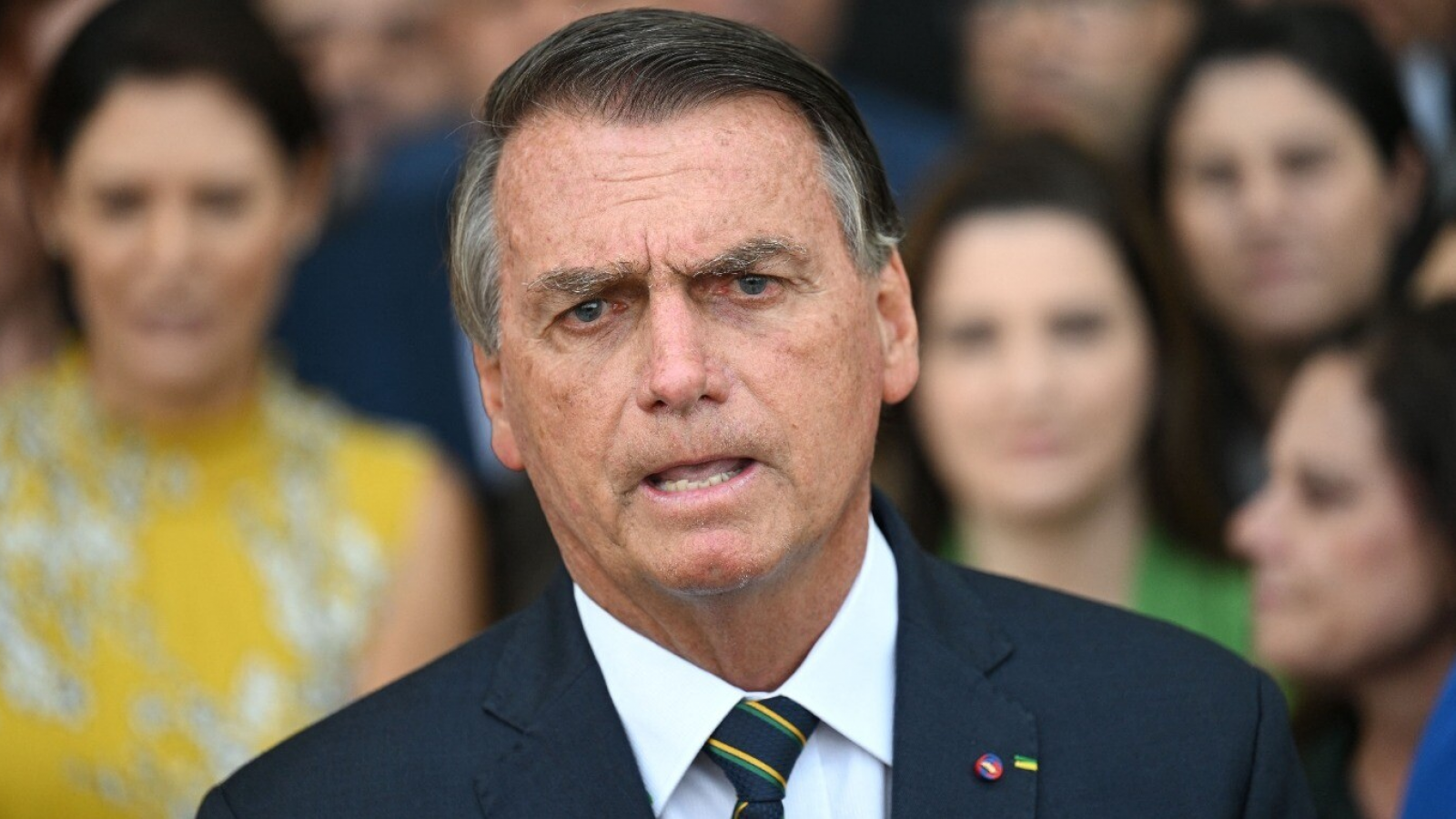 Operaron a Jair Bolsonaro por una crisis de hipo crónica en Brasil