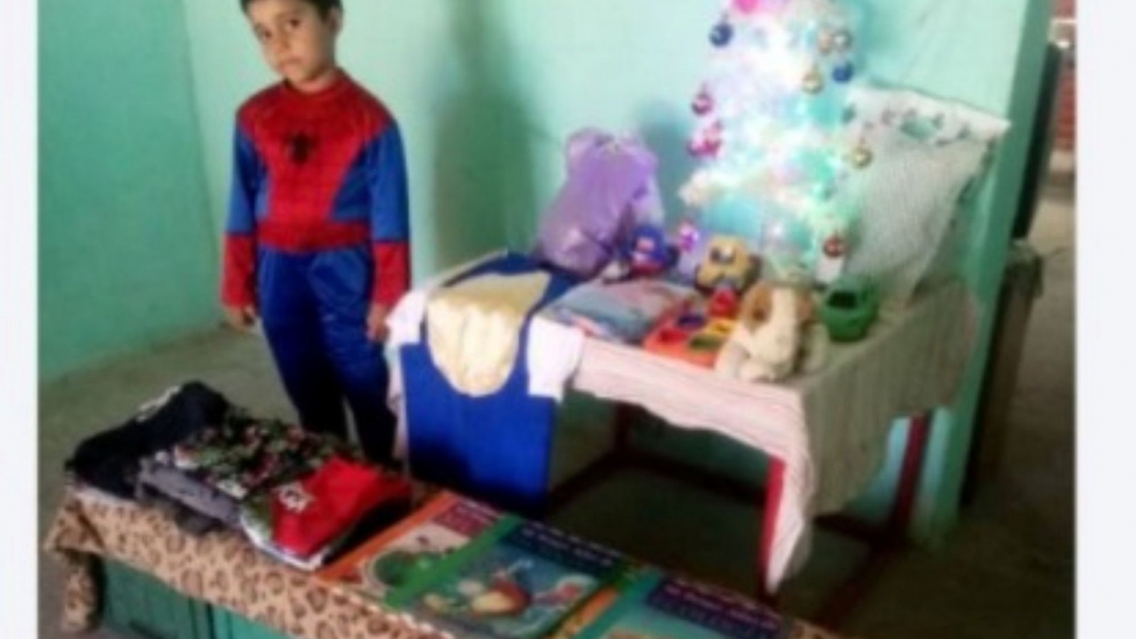 Un nene de Madryn regaló juguetes en Navidad a bebés que no tenían regalo y el gesto se hizo viral