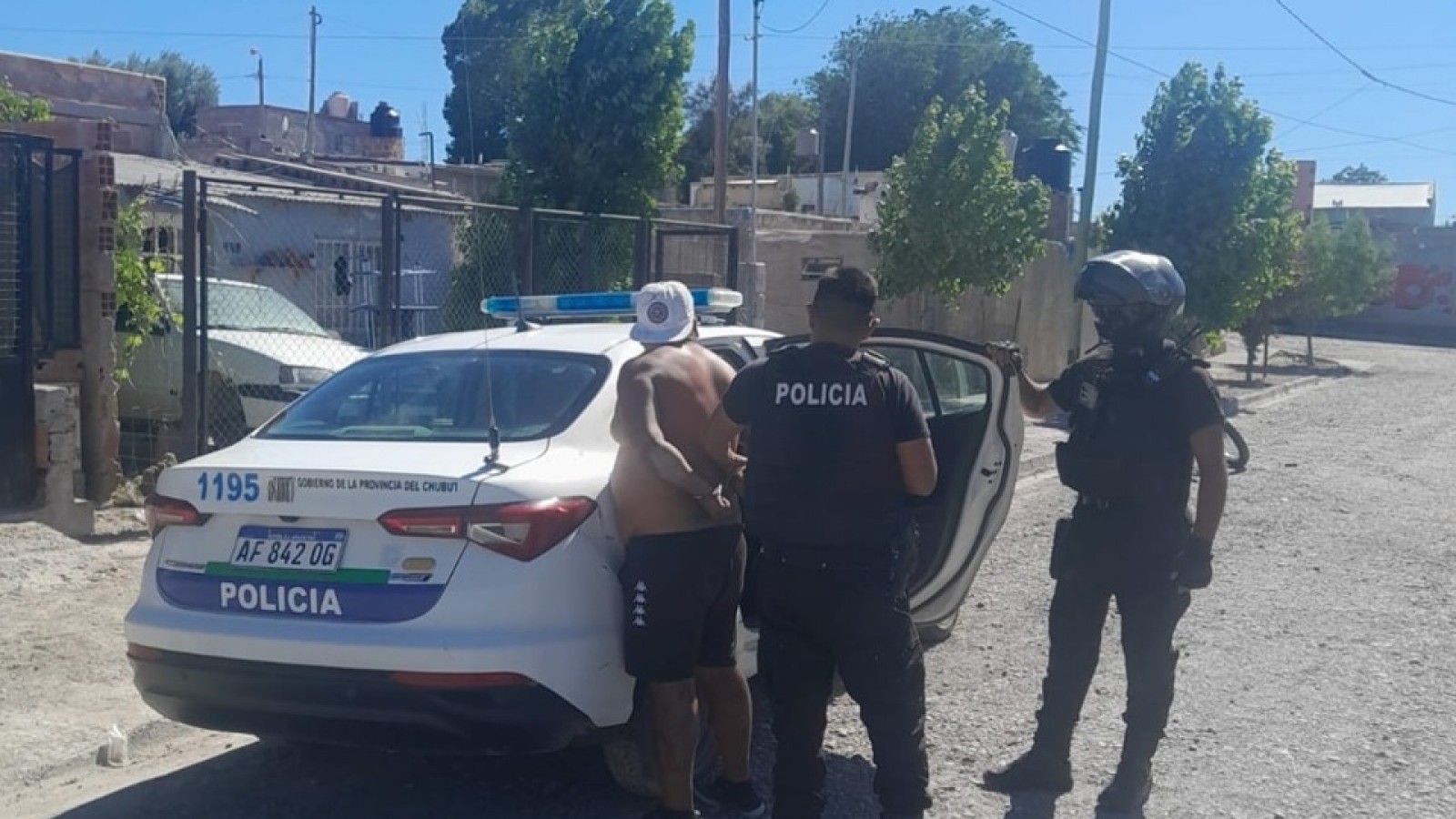 Persecución y detención en el sector sur: intentó chocar a los policías para escapar